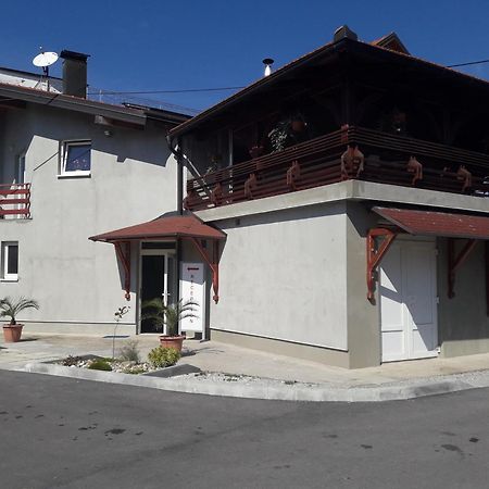 Guesthouse Kod Mosta คาร์โลวัตส์ ภายนอก รูปภาพ