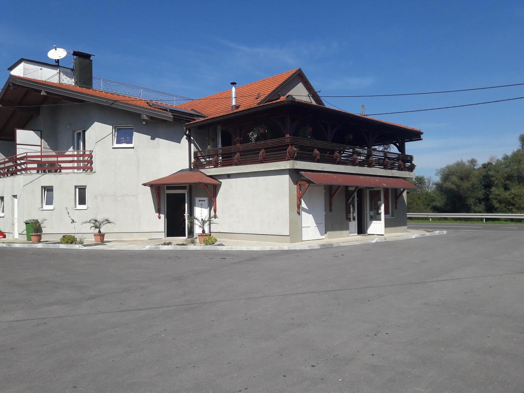 Guesthouse Kod Mosta คาร์โลวัตส์ ภายนอก รูปภาพ