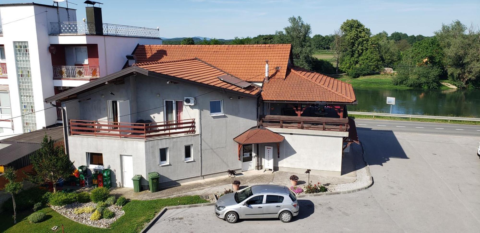 Guesthouse Kod Mosta คาร์โลวัตส์ ภายนอก รูปภาพ