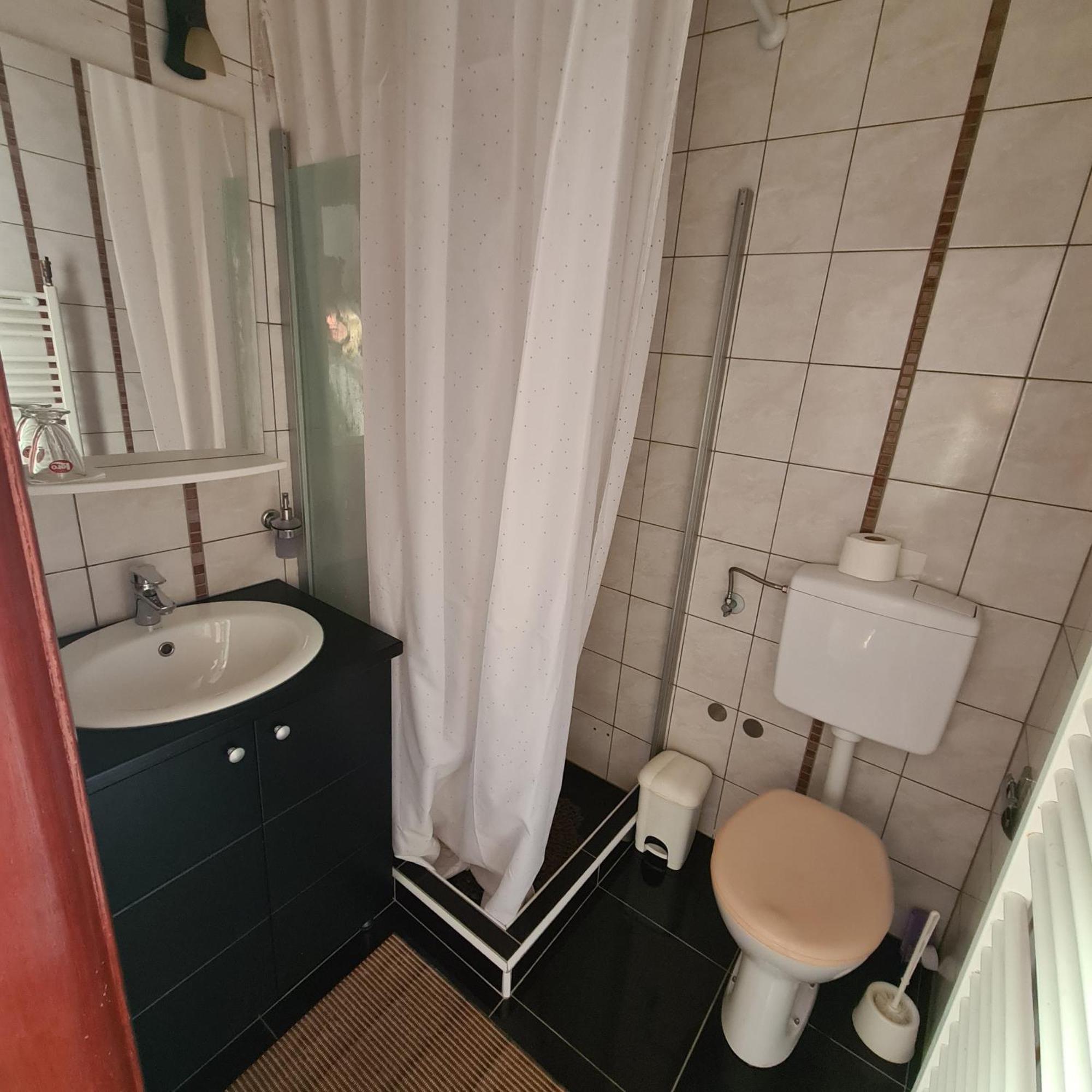 Guesthouse Kod Mosta คาร์โลวัตส์ ภายนอก รูปภาพ