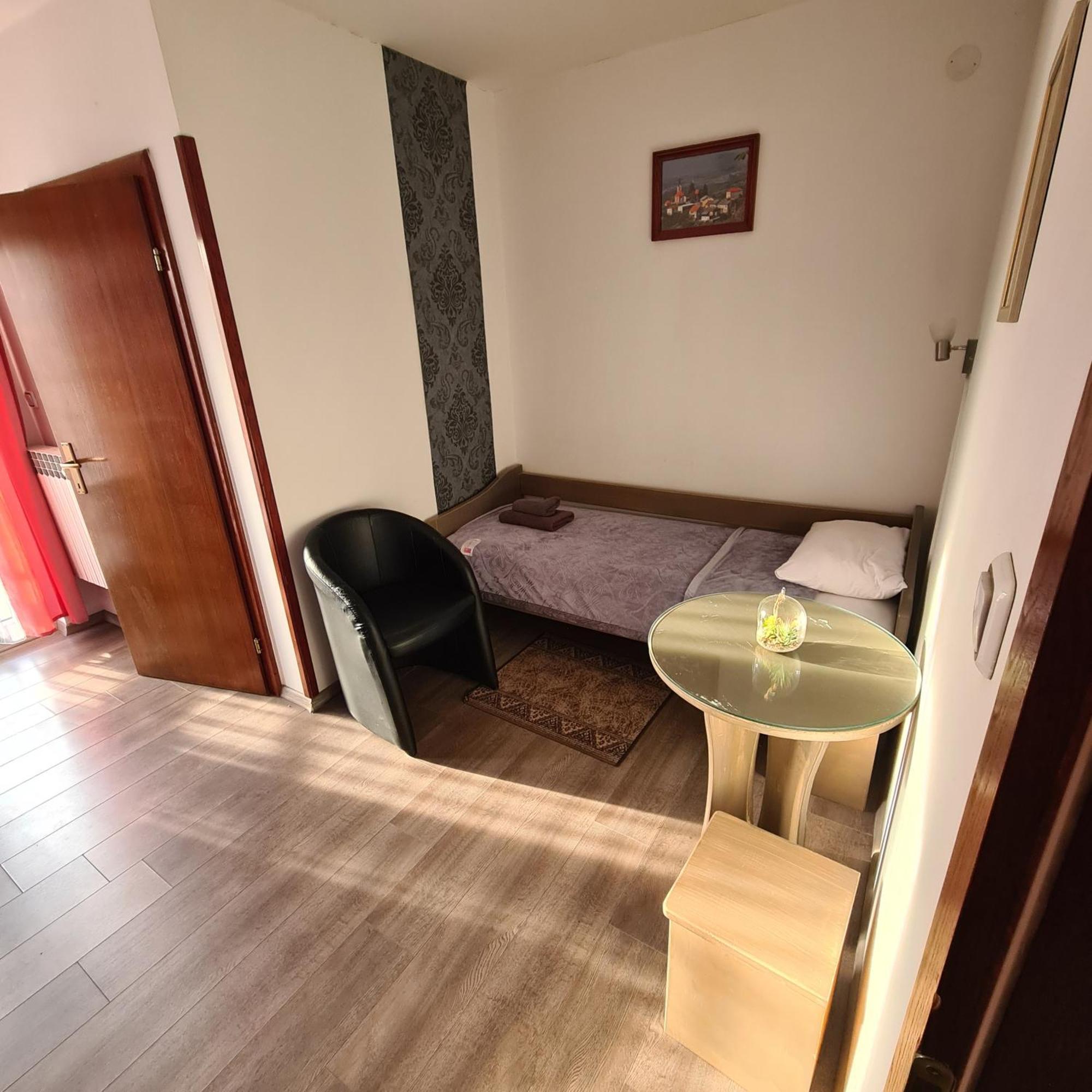 Guesthouse Kod Mosta คาร์โลวัตส์ ภายนอก รูปภาพ