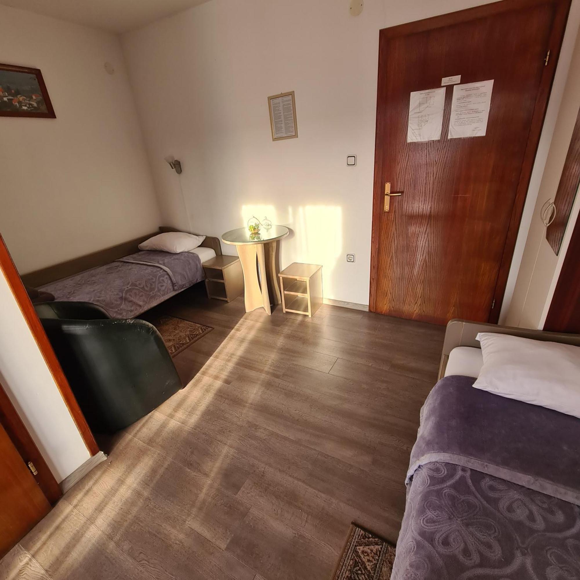 Guesthouse Kod Mosta คาร์โลวัตส์ ภายนอก รูปภาพ