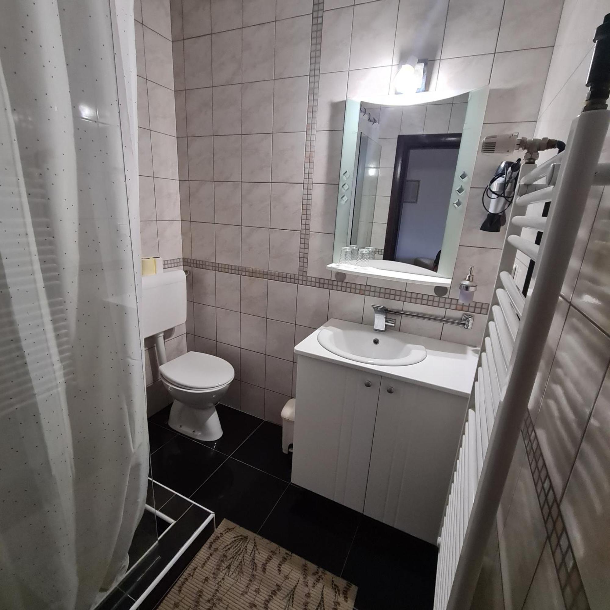 Guesthouse Kod Mosta คาร์โลวัตส์ ภายนอก รูปภาพ