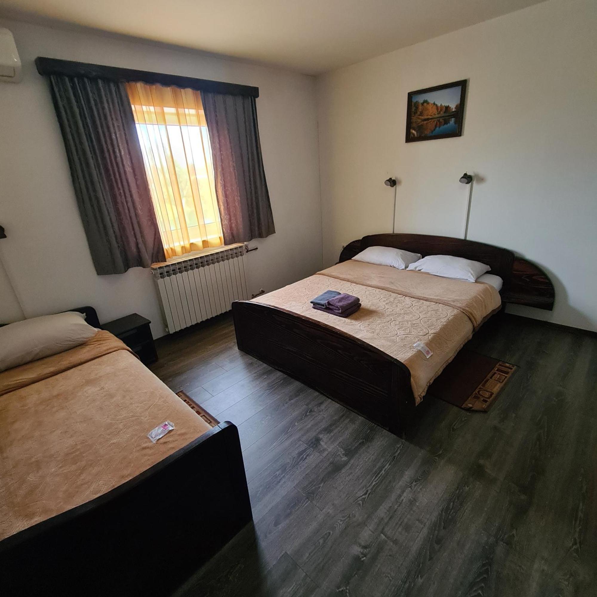 Guesthouse Kod Mosta คาร์โลวัตส์ ภายนอก รูปภาพ