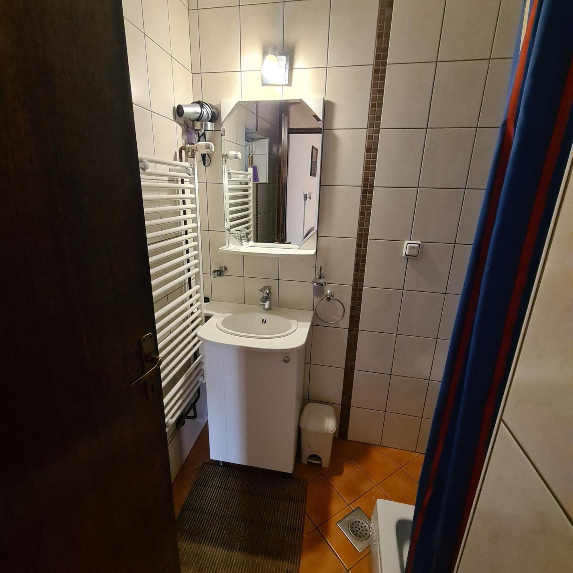 Guesthouse Kod Mosta คาร์โลวัตส์ ภายนอก รูปภาพ