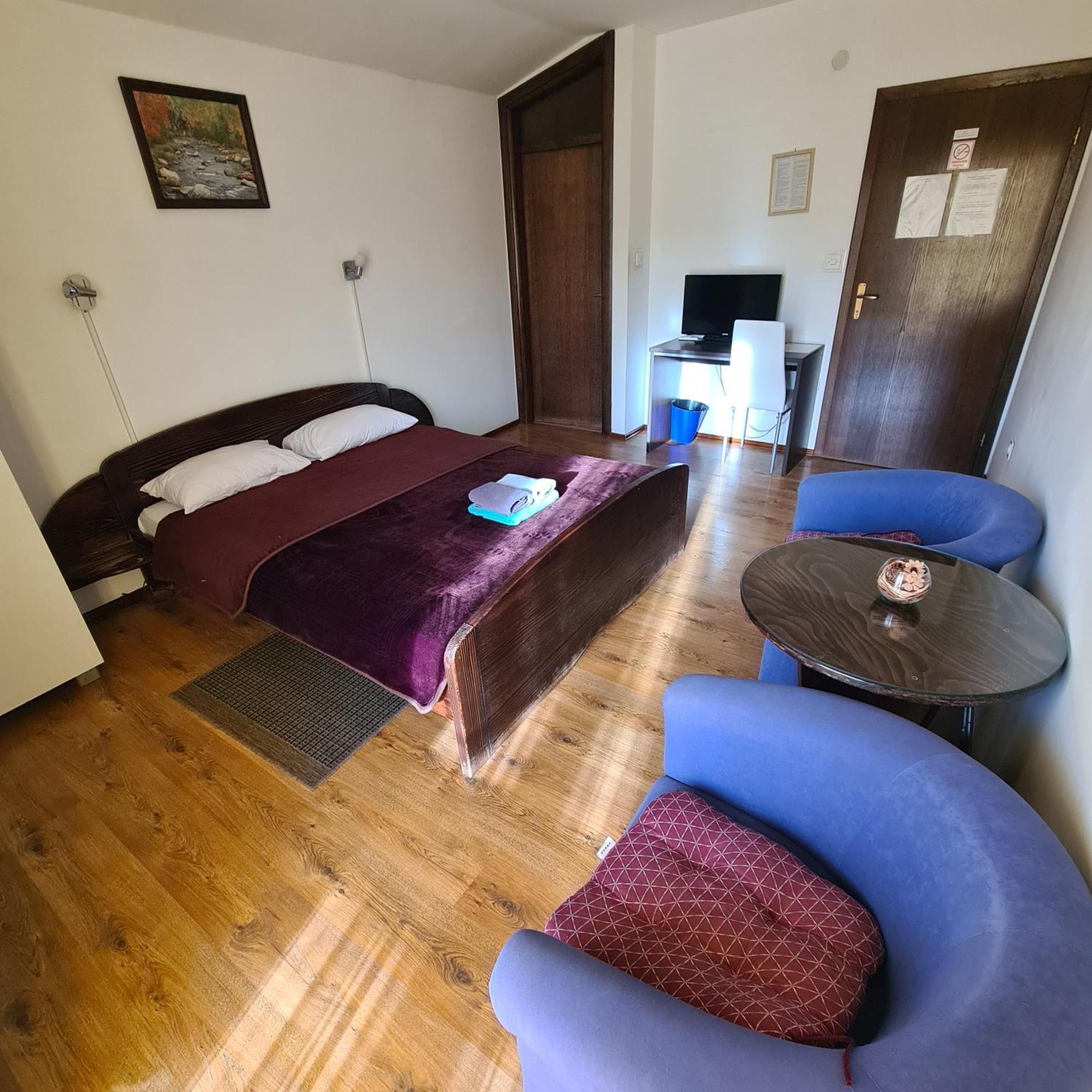 Guesthouse Kod Mosta คาร์โลวัตส์ ภายนอก รูปภาพ