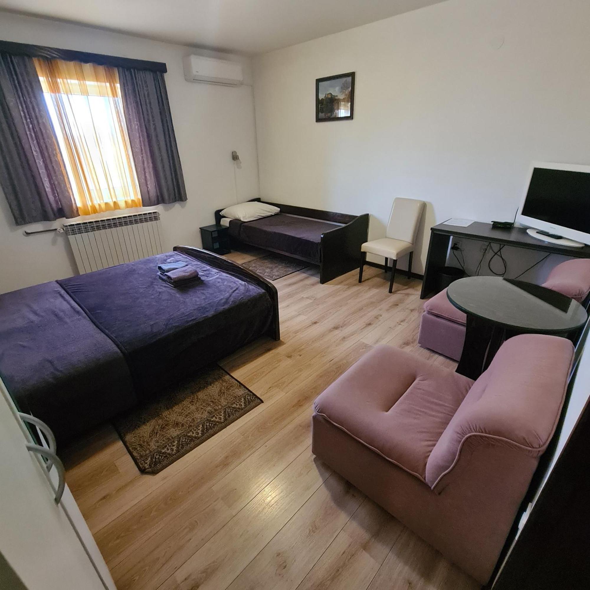 Guesthouse Kod Mosta คาร์โลวัตส์ ภายนอก รูปภาพ